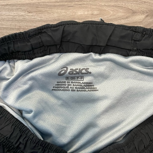 [SOLD] ASICS running shorts - Picture 4 of 4